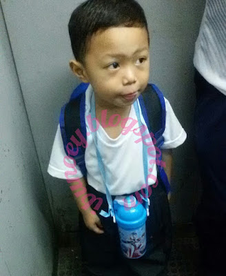 anak sekolah pertama kali