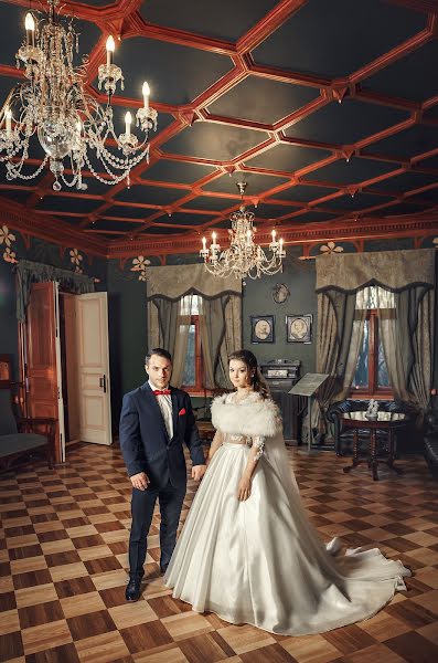 Fotógrafo de casamento Dmitriy Shemet (fotik71). Foto de 4 de abril 2016