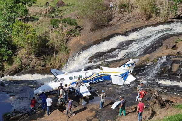 Avião com Marília Mendonça cai em Piedade de Caratinga, em Minas Gerais