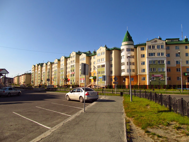 Город салехард область. Город Салехард. Изумрудный Салехард. Салехард пригород. Салехард - посёлок.