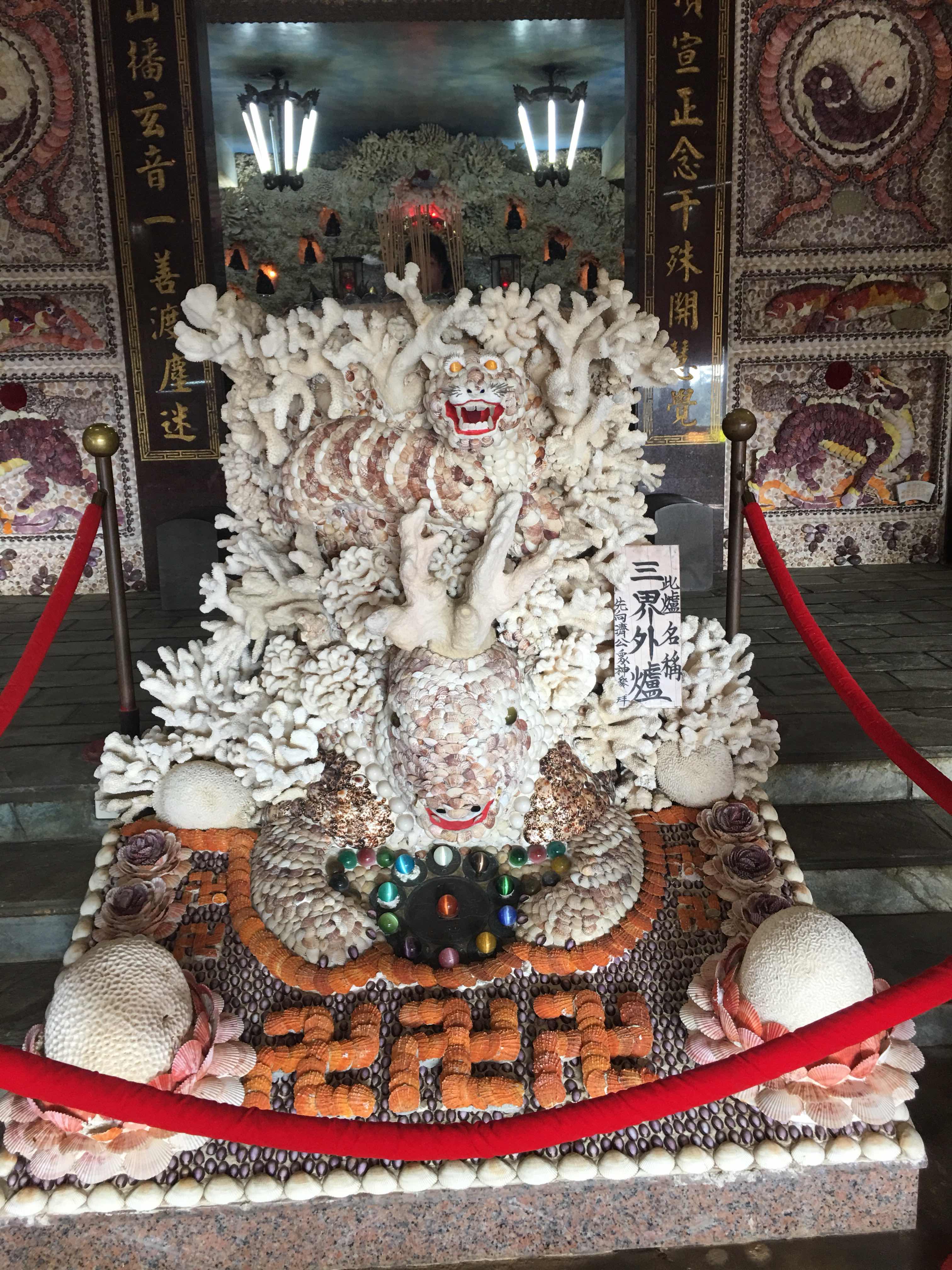 shell and coral temple 富福頂山寺, fudingshan shell temple, new Taipei, Taiwan