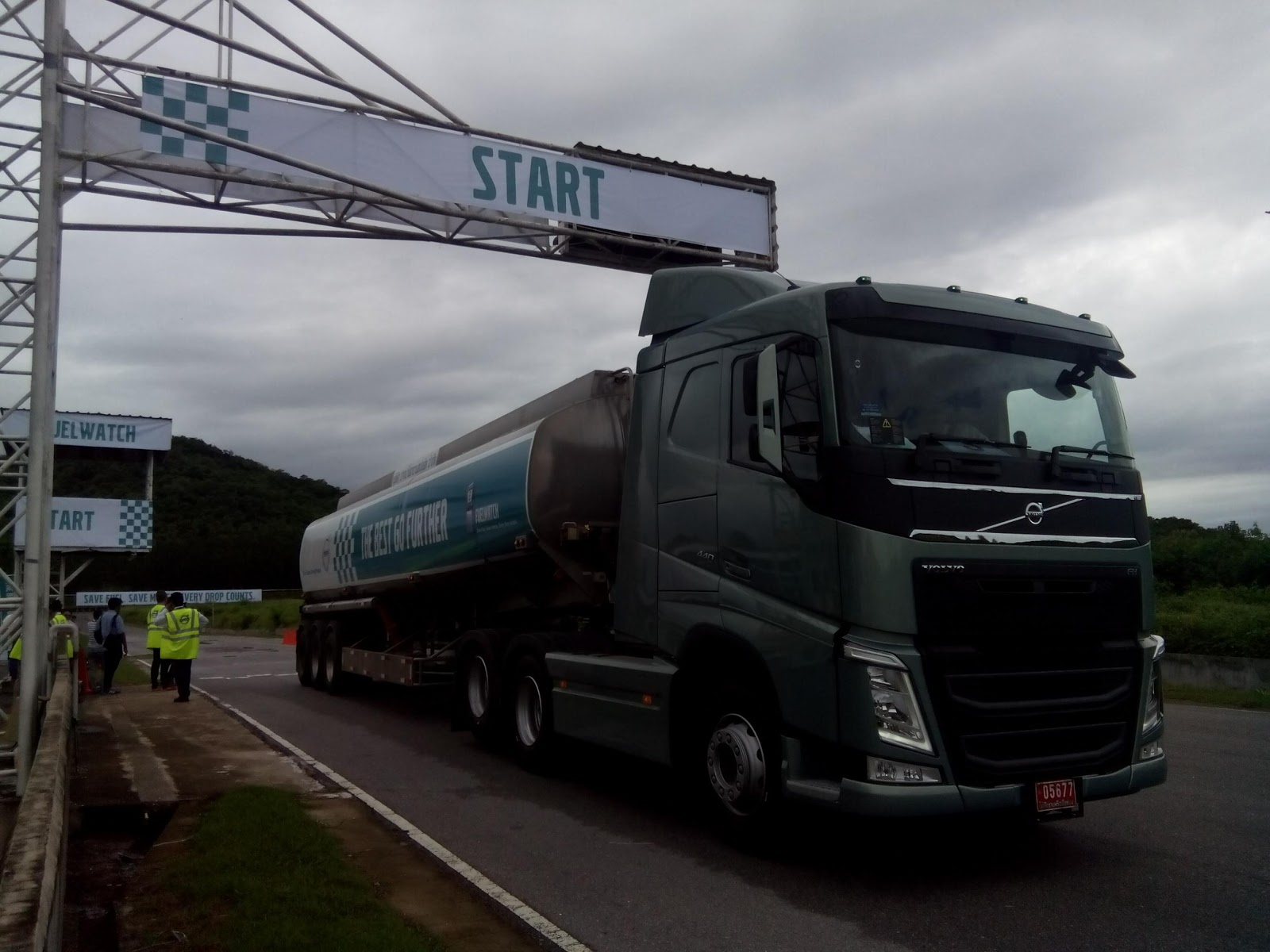 Auto Sport Short Drive The Volvo Trucks Fh 440 Prime Mover