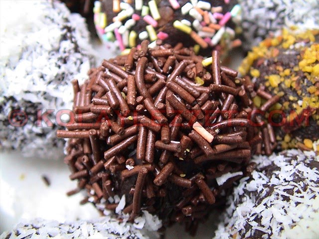 ÇİKOLATALI-TRUFF-(TRÜF)-TOPLARI-NASIL-YAPILIR(CHOCOLATE-TRUFFLES)