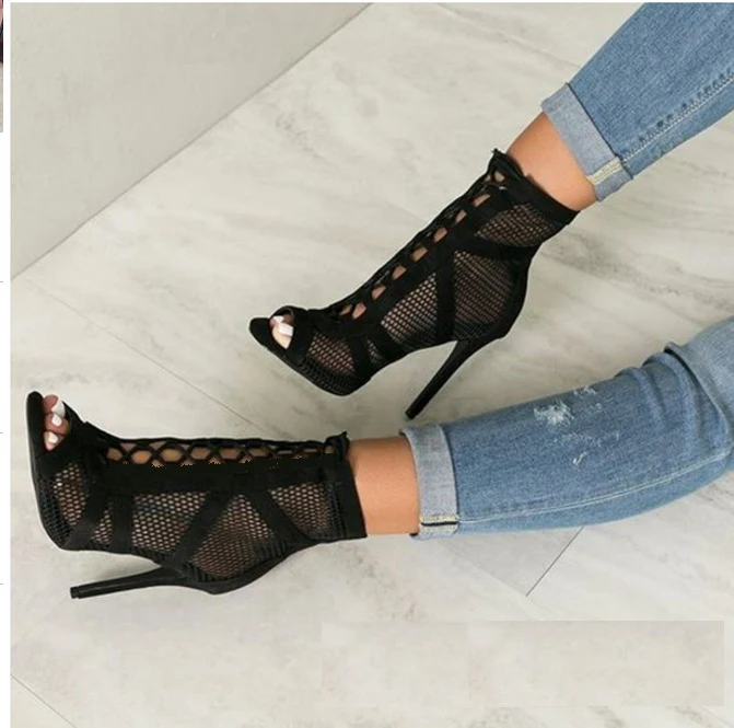 Sapatos de salto alto sexy para mulheres. Realce sua elegância e sensualidade com estes saltos. Perfeitos para eventos especiais, elegantes e charmosos.