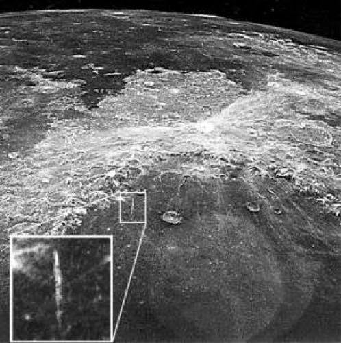 On The Moon Found Traces Of Ancient Human Civilization