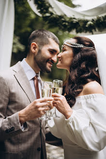 Fotógrafo de casamento Oksana Zakharchuk (youllow). Foto de 1 de fevereiro 2022