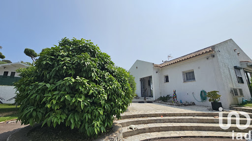House with pool and terrace 2