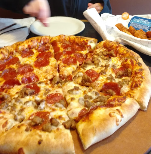 Pizza Restaurant «Pizza Hut», reviews and photos, 1461 Blowing Rock Rd, Boone, NC 28607, USA