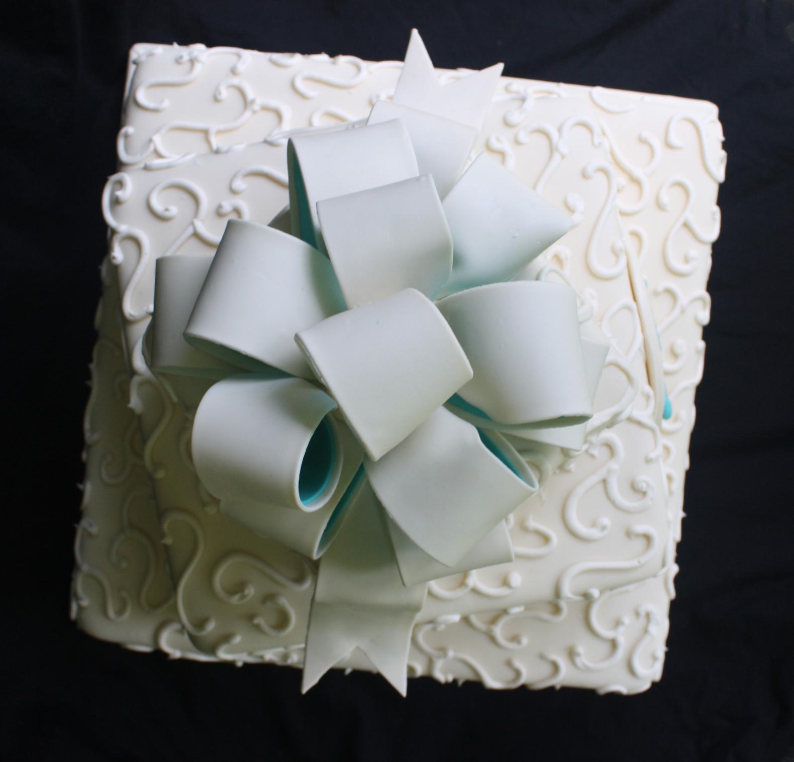 An Ivory and Teal Wedding Cake