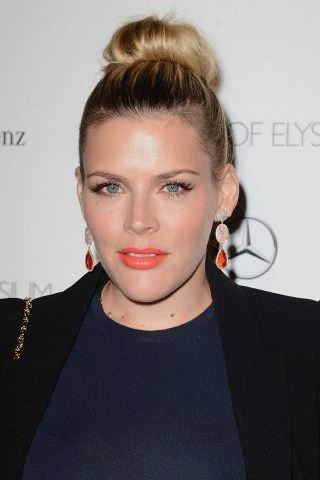 Busy Philipps Profile pictures, Dp Images, Display pics collection for whatsapp, Facebook, Instagram, Pinterest, Hi5.