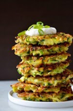 5-Ingredient Zucchini Fritters was pinched from <a href="http://www.justataste.com/5-ingredient-zucchini-fritters-recipe/" target="_blank">www.justataste.com.</a>