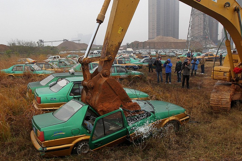 china-pollution-car-scrapyard-1