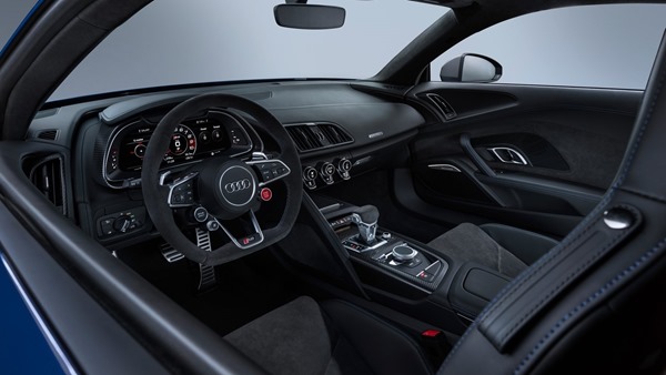 Audi-R8_interior