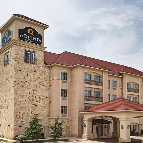 La Quinta Inn & Suites by Wyndham DFW Airport West - Euless