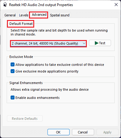 dans l'onglet Avancé, cliquez sur le menu déroulant pour l'option de format par défaut dans les propriétés du périphérique audio Realtek hd Paramètres du panneau de configuration du son fenêtres 11