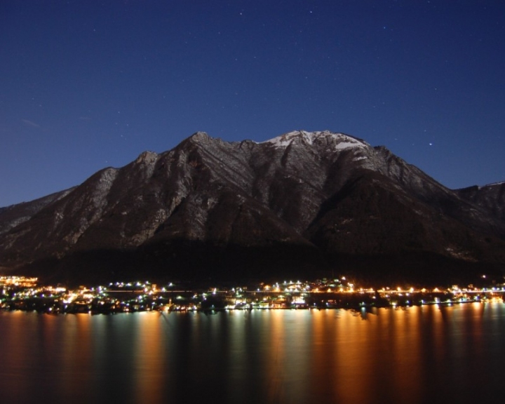 Vista da Pognana Lario di notte di jamadrin