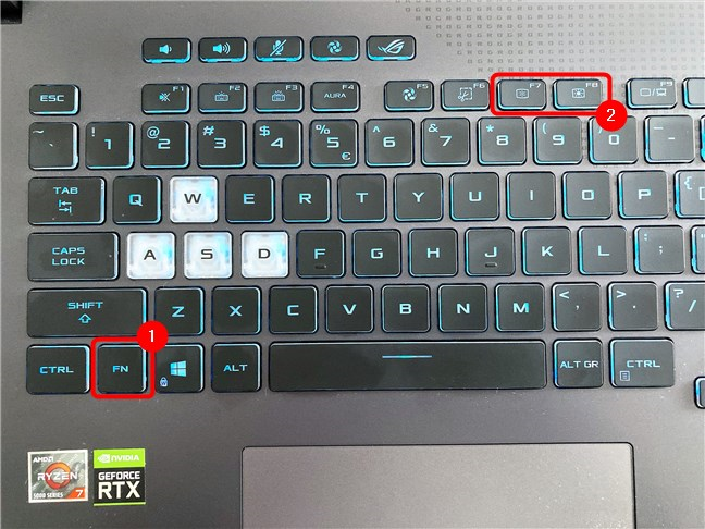 Hoe de helderheid aan te passen op een ASUS ROG Strix G17 G713