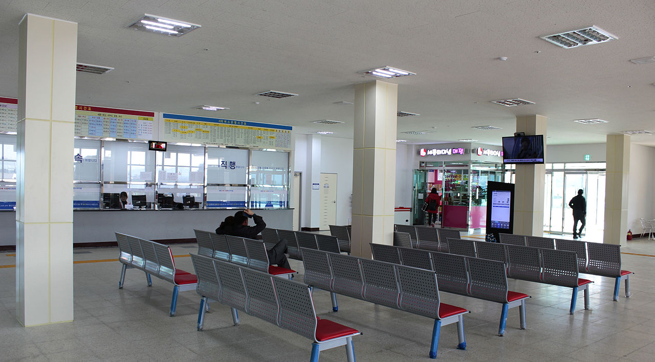 파일:external/upload.wikimedia.org/1280px-Sejong_Intercity_Bus_Terminal_Interior.jpg