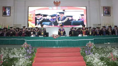 Pesan Rektor Berty Sompie di Wisuda Unsrat Periode V Tahun Akademik 2022/2023