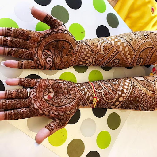 Henna By Nusrat logo