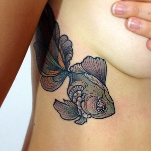 peixes_side_boob_tatuagem