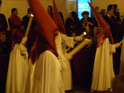 Nazarenos del Lunes Santo de Pozoblanco. Foto: Pozoblanco News, las noticias y la actualidad de Pozoblanco (Córdoba), a 1 click. Prohibido su uso y reproducción * www.pozoblanconews.blogspot.com