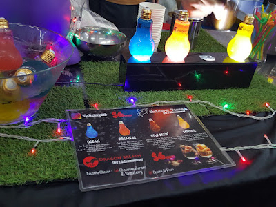 Another take on the unicorn-themed drinks were these served in light bulbs from MythStorySG. 