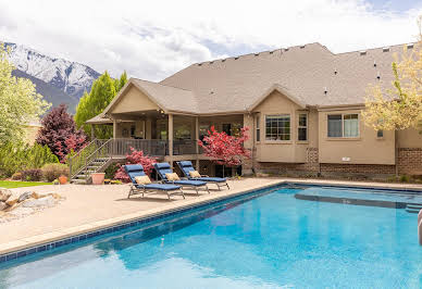 House with pool and garden 3