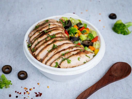 Keto Chicken and Veggies Salad bowl