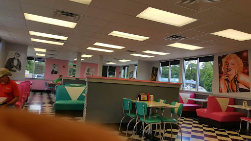 Hamburger Restaurant «Hwy 55 Burgers Shakes & Fries», reviews and photos, 500 Glynn Isle, Brunswick, GA 31525, USA
