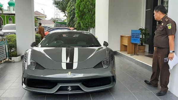 Belum Laku Dilelang Bikin Jaksa Banting Harga Ferrari Selundupan