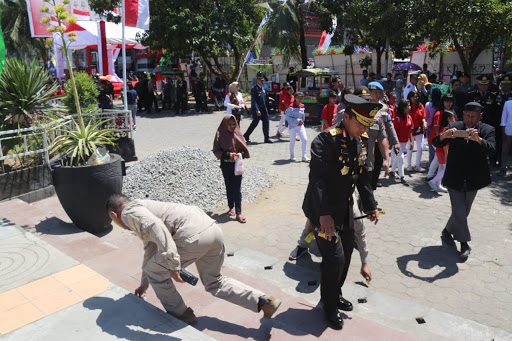 Kompak! Kapolda Sulsel Ikut Sukseskan Acara HUT TNI di Losari