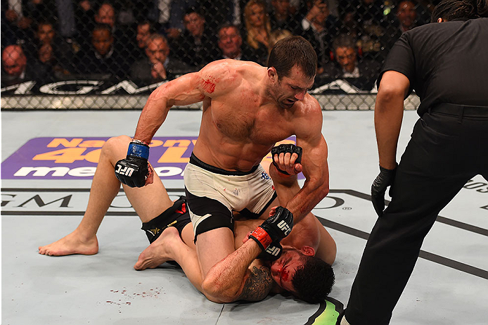 파일:external/media.ufc.tv/ufc194_11_rockhold_vs_weidman_013.png