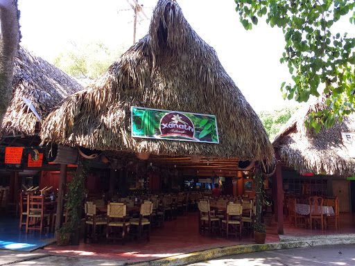 Restaurante Xanath, Calzada García Payón, Andador de comedores, Zona Arqueológica El Tajín, 93479 Papantla, Ver., México, Restaurante | VER