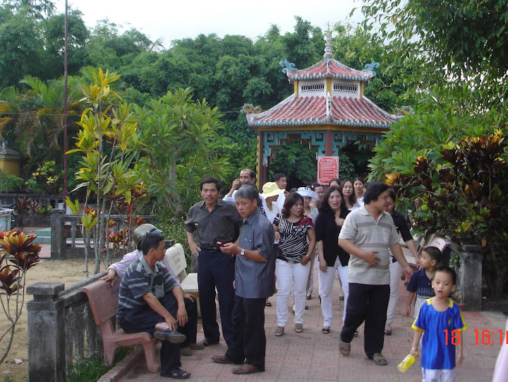 Chi Hội Quảng Ngãi tham quan Chùa Ông, Thu Xà, Phú Thọ, Cửa Lở, Cửa Đại, Núi Bàn cờ ... - Giao lưu hè 2011 DSC00033