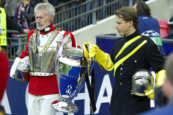 파일:attachment/파울 브라이트너/Paul_Breitner_Lars_Ricken_Wembley_2013.jpg