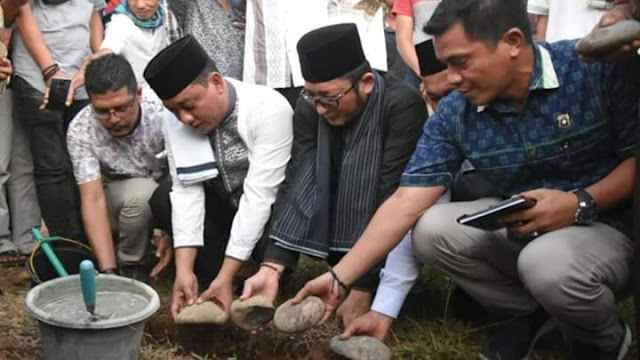 Wawako Hendri Letakan Batu Pertama Pembangunan Masjid/Musala Al-Hidayah Asia Pasifik.