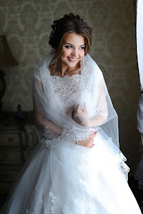 Wedding photographer Angelina Kameneva (kamenevy-art). Photo of 29 March 2020