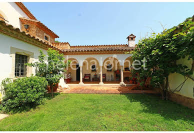 House with pool and terrace 4