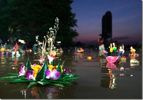 Santi Chaiprakarn Park, Phra Athit Road. Photo by Patipat Janthong