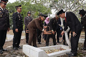 Pj Bupati Ziarah Rombongan ke TMP Patriot Bhakti Usai Upacara Peringati ke-116 Hari Kebangkitan Nasional  