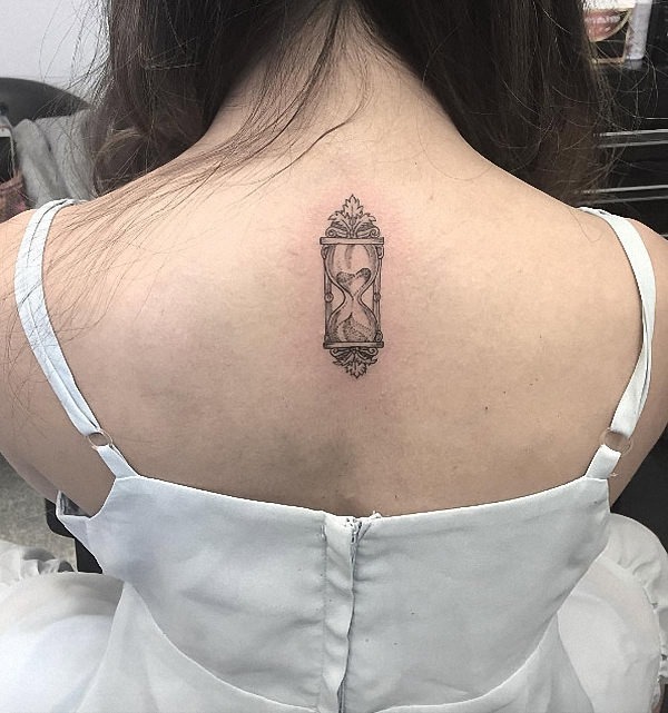 esta_pequena_ampulheta_tatuagem_nas_costas