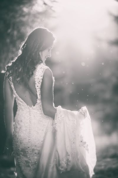 Fotografo di matrimoni Gyöngyike Datki (datkiphotos). Foto del 6 luglio 2017