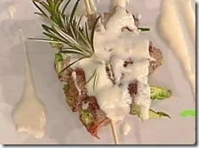 Bocconcini di carne e asparagi con fonduta di caciofiore