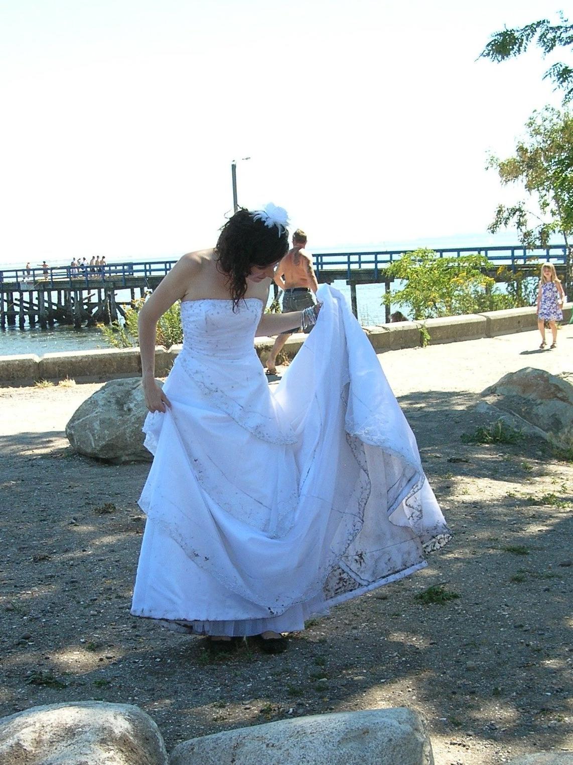 how to decorate a wedding arch