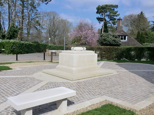 CIMG7469 War memorial, Woldingham