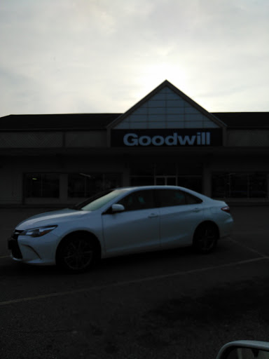 Thrift Store «Goodwill Colonial Heights Retail Store», reviews and photos