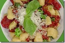 Gnocchetti con pomodori secchi, provolone e friarielli