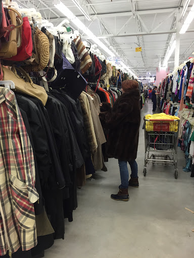 Thrift Store «Village Discount Outlet», reviews and photos, 193 E Waterloo Rd, Akron, OH 44319, USA