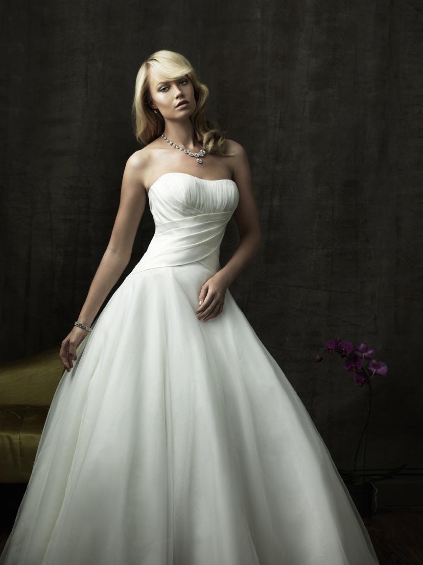 Strapless Scoop Tulle Taffeta Ball Gown Wedding Dress.  203.99